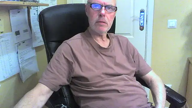 Snapshot of Klipparn chatting on 03/10/26, 05:51 Klipparn online show from 03/10/26, 05:51