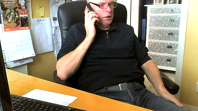 Snapshot of Klipparn chatting on 03/25/26, 09:37 Klipparn online show from 03/25/26, 09:37