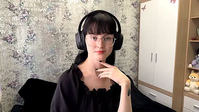 Snapshot of FakeLamb chatting on 09/10/25, 12:05 FakeLamb online show from 09/10/25, 12:05