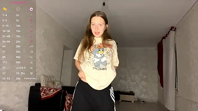 Snapshot of CharlynDini chatting on 09/20/25, 04:30 CharlynDini online show from 09/20/25, 04:30