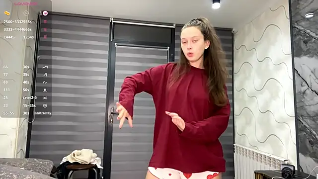 Snapshot of CharlynDini chatting on 10/08/25, 03:42 CharlynDini online show from 10/08/25, 03:42