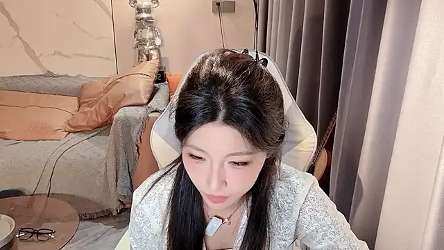 Snapshot of Lixinel-520 chatting on 11/19/25, 01:05 Lixinel-520 online show from 11/19/25, 01:05