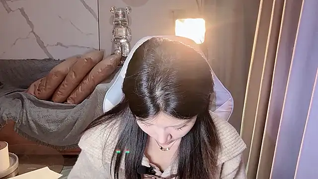 Snapshot of Lixinel-520 chatting on 11/30/25, 01:04 Lixinel-520 online show from 11/30/25, 01:04