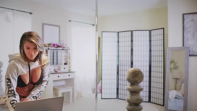 Snapshot of ErinDraven23 chatting on 09/25/25, 05:49 ErinDraven23 online show from 09/25/25, 05:49