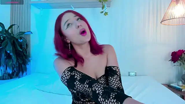 Cristalfoxy  online show from 11/12/25, 07:35