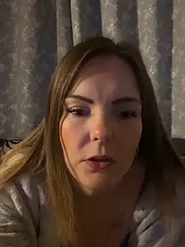 Snapshot of SexyLoLoUK chatting on 09/21/25, 05:20 SexyLoLoUK online show from 09/21/25, 05:20