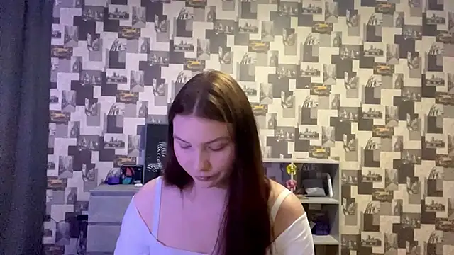 Snapshot of SwiiSweet chatting on 09/09/25, 04:17 SwiiSweet online show from 09/09/25, 04:17