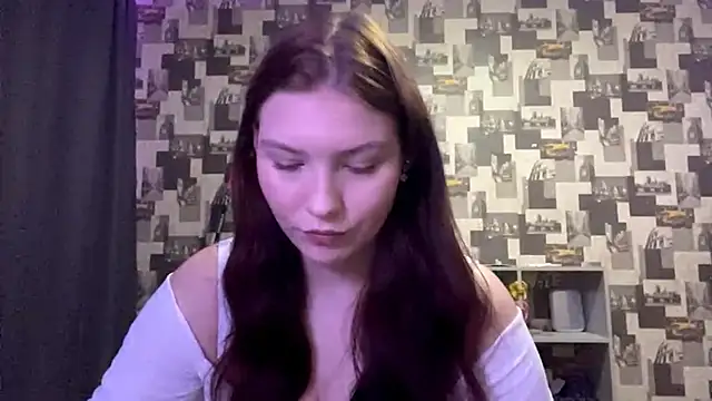 Snapshot of SwiiSweet chatting on 09/24/25, 04:21 SwiiSweet online show from 09/24/25, 04:21