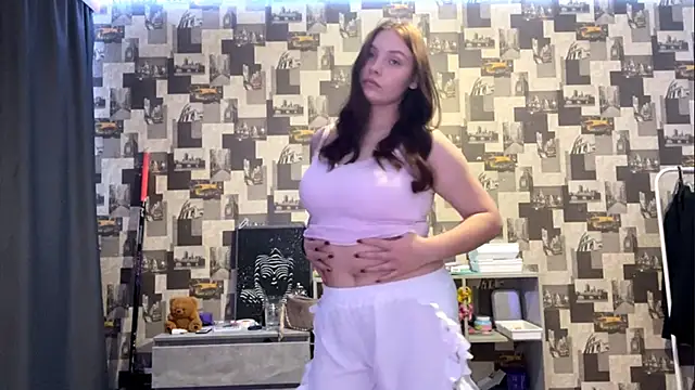 Snapshot of SwiiSweet chatting on 09/27/25, 04:12 SwiiSweet online show from 09/27/25, 04:12