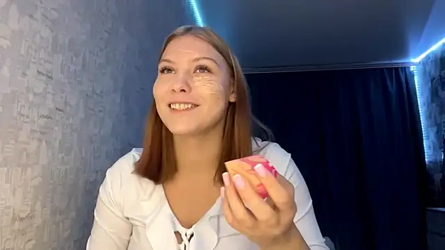 Snapshot of SwiiSweet chatting on 10/21/25, 04:08 SwiiSweet online show from 10/21/25, 04:08