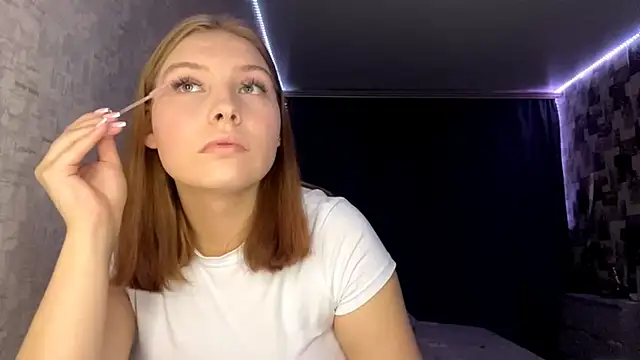 Snapshot of SwiiSweet chatting on 10/22/25, 04:18 SwiiSweet online show from 10/22/25, 04:18