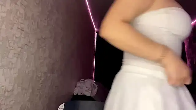 Snapshot of SwiiSweet chatting on 10/24/25, 05:20 SwiiSweet online show from 10/24/25, 05:20