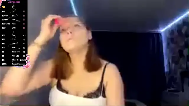 Snapshot of SwiiSweet chatting on 11/05/25, 04:07 SwiiSweet online show from 11/05/25, 04:07