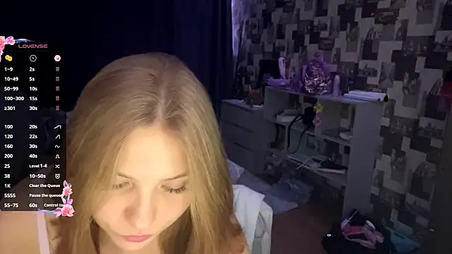 Snapshot of SwiiSweet chatting on 11/18/25, 06:23 SwiiSweet online show from 11/18/25, 06:23