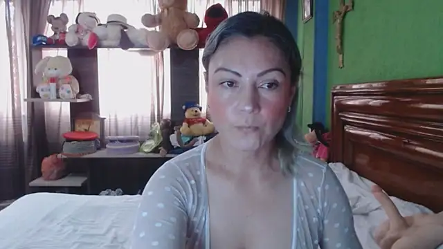  Charlize theron  online show from 12/21/25, 02:46