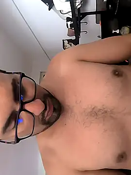 Snapshot of Jharicio-89 chatting on 11/05/25, 04:18 Jharicio-89 online show from 11/05/25, 04:18