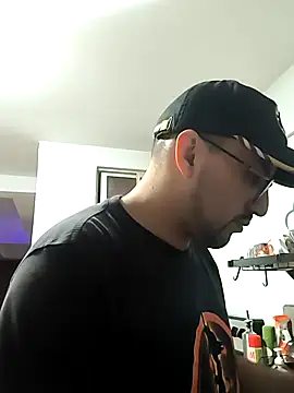 Snapshot of Jharicio-89 chatting on 11/17/25, 03:23 Jharicio-89 online show from 11/17/25, 03:23