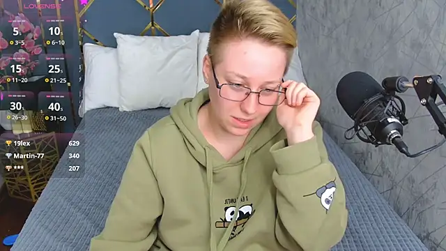 AlexandraGreen online show from 10/06/25, 04:10