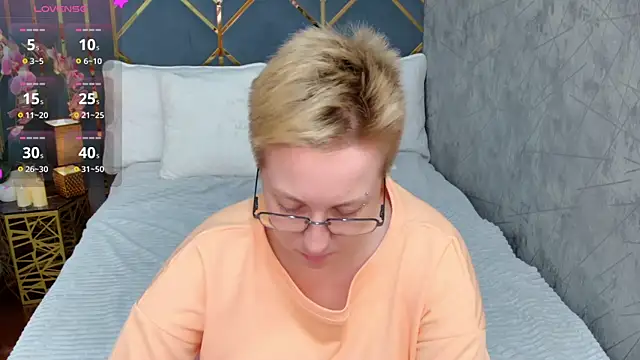 AlexandraGreen online show from 10/12/25, 09:03