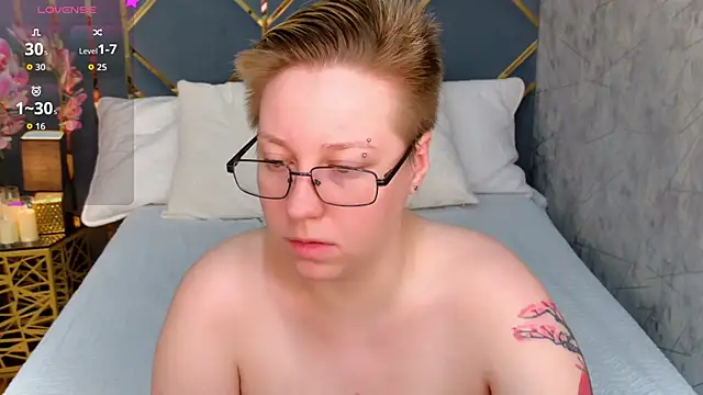 AlexandraGreen online show from 10/20/25, 03:45