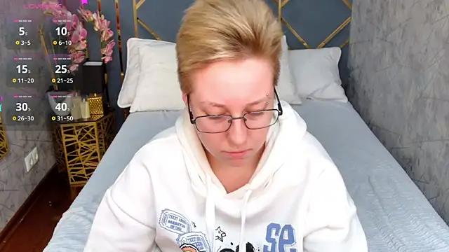 AlexandraGreen online show from 10/21/25, 03:57