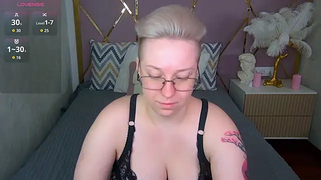 AlexandraGreen online show from 11/21/25, 09:13