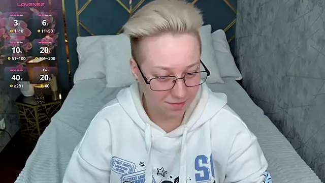 AlexandraGreen online show from 11/29/25, 10:35