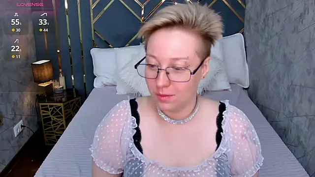 AlexandraGreen online show from 01/18/26, 04:00