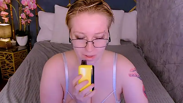 AlexandraGreen online show from 04/19/26, 03:55