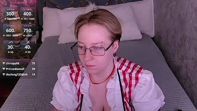 Snapshot of AlexandraGreen chatting on 06/15/26, 04:36 AlexandraGreen online show from 06/15/26, 04:36