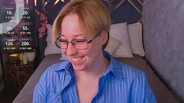 Snapshot of AlexandraGreen chatting on 07/23/26, 09:24 AlexandraGreen online show from 07/23/26, 09:24