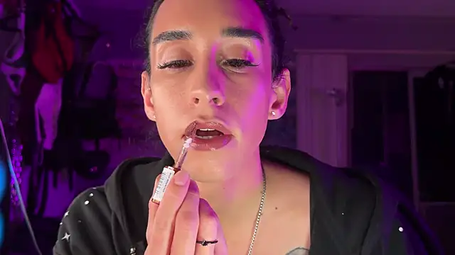 xoFrankie online show from 12/17/25, 01:11