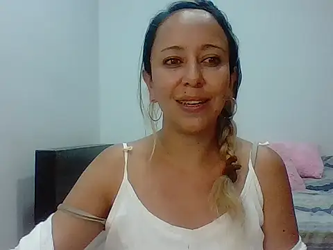 leah susman online show from 11/09/25, 02:43