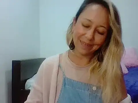 leah susman online show from 11/22/25, 01:37