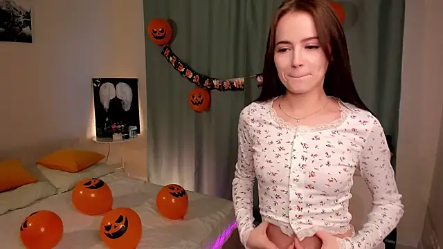 Chloeee4200 online show from 10/27/25, 12:53