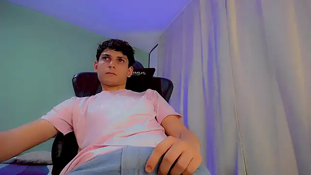 Snapshot of dilan_hott_ chatting on 09/13/25, 08:41 dilan hott online show from 09/13/25, 08:41