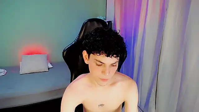 Snapshot of dilan_hott_ chatting on 09/16/25, 08:32 dilan hott online show from 09/16/25, 08:32