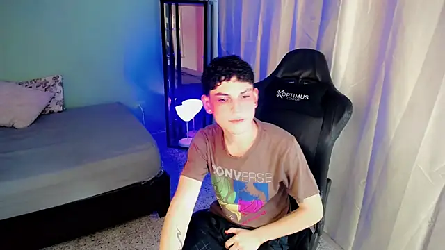 Snapshot of dilan_hott_ chatting on 09/20/25, 08:43 dilan hott online show from 09/20/25, 08:43