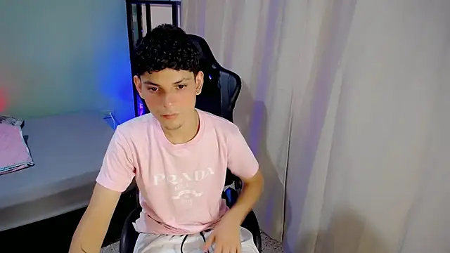 Snapshot of dilan_hott_ chatting on 09/30/25, 08:14 dilan hott online show from 09/30/25, 08:14