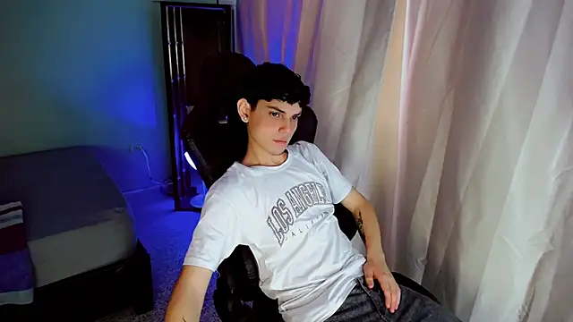 Snapshot of dilan_hott_ chatting on 10/01/25, 03:07 dilan hott online show from 10/01/25, 03:07