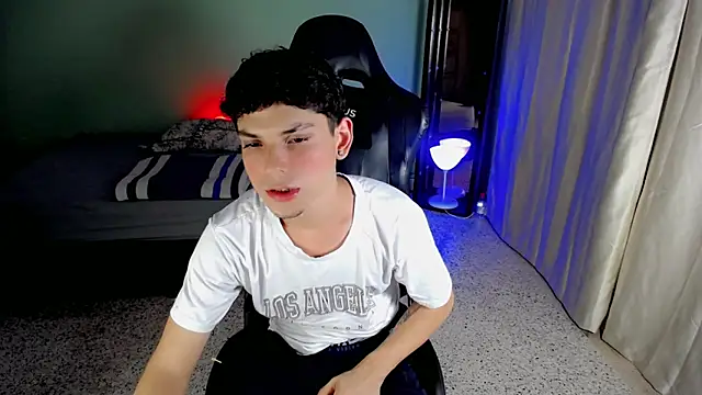 Snapshot of dilan_hott_ chatting on 10/02/25, 08:16 dilan hott online show from 10/02/25, 08:16