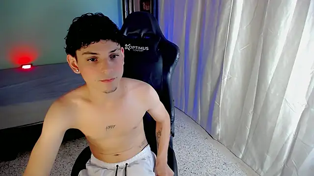 Snapshot of dilan_hott_ chatting on 10/03/25, 08:39 dilan hott online show from 10/03/25, 08:39