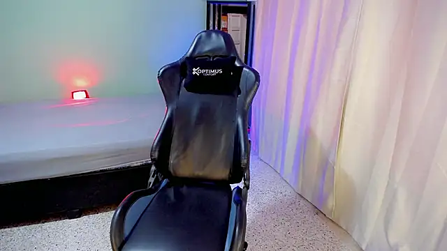 Snapshot of dilan_hott_ chatting on 10/06/25, 09:01 dilan hott online show from 10/06/25, 09:01