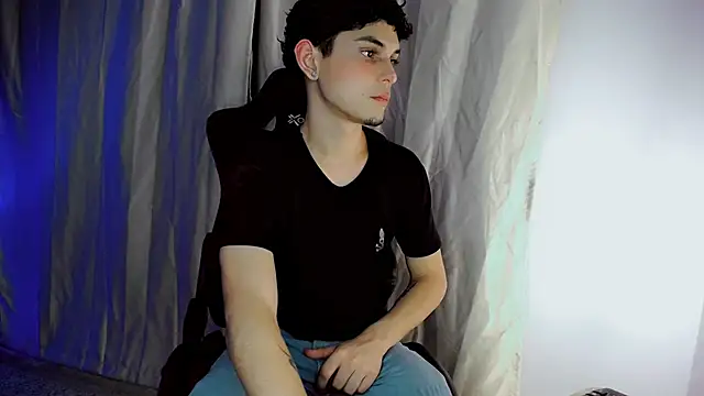 Snapshot of dilan_hott_ chatting on 10/08/25, 11:57 dilan hott online show from 10/08/25, 11:57