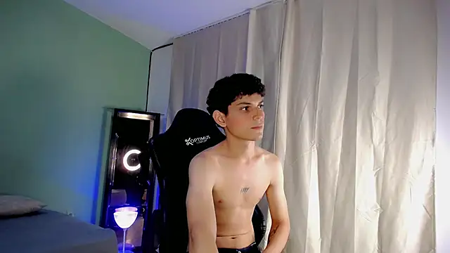 Snapshot of dilan_hott_ chatting on 10/12/25, 08:19 dilan hott online show from 10/12/25, 08:19