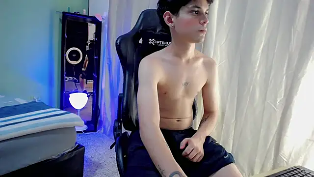 Snapshot of dilan_hott_ chatting on 10/14/25, 08:31 dilan hott online show from 10/14/25, 08:31