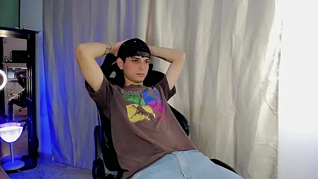 Snapshot of dilan_hott_ chatting on 10/16/25, 08:10 dilan hott online show from 10/16/25, 08:10