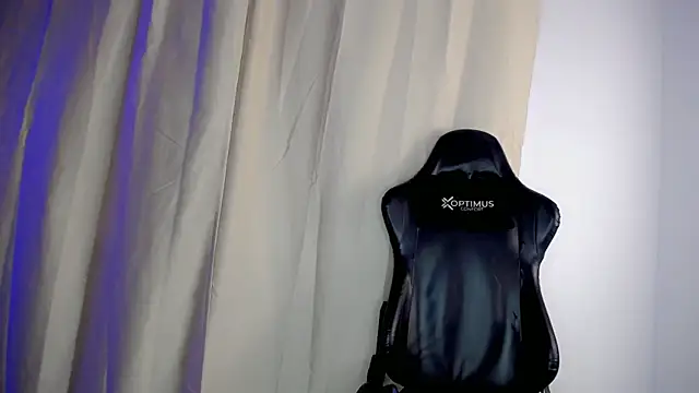 Snapshot of dilan_hott_ chatting on 10/25/25, 08:25 dilan hott online show from 10/25/25, 08:25