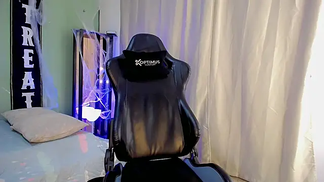 Snapshot of dilan_hott_ chatting on 10/27/25, 08:13 dilan hott online show from 10/27/25, 08:13