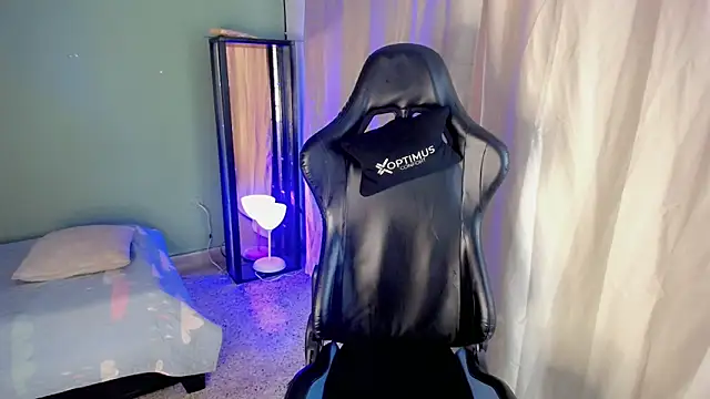 Snapshot of dilan_hott_ chatting on 11/06/25, 08:21 dilan hott online show from 11/06/25, 08:21